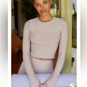 Beyond Yoga Light Beige Long Sleeve Crop Top Size Medium
